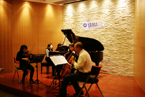 环球体育客户端官网app
新办公室音乐厅举办室内小型音乐会 