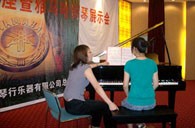 潍坊举行环球体育客户端官网app
钢琴展示会 